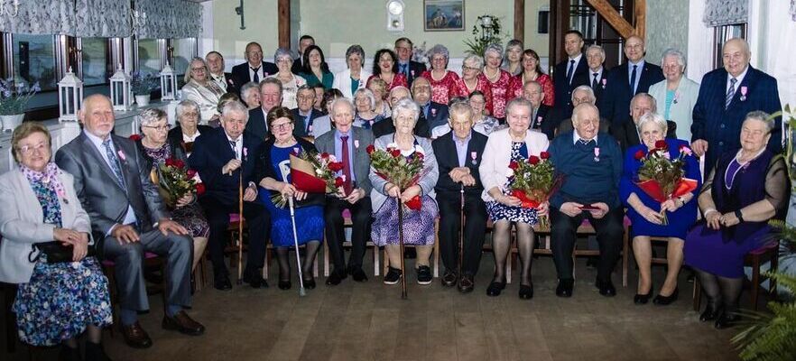 Odznaczenia   prezydenckie dla mieszkańców Gminy Wąwolnica z okazji 50-lecia pożycia małżeńskiego
