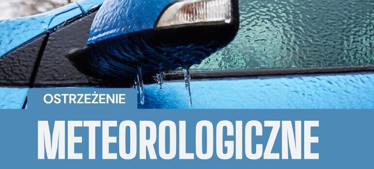 Grafika z napisem OSTRZEŻENIA METEOROLOGICZNE i zdjęciem zamarźniętego samochodu podczas opadów marznących