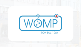 Logo WOMP na białym tle z ramką