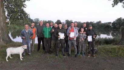 Grupa wędkarzy