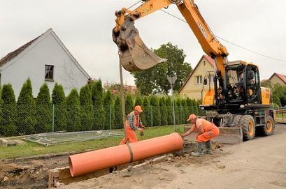 Ruszyła budowa kanalizacji przy ul. Słowiańskiej w Żarowie