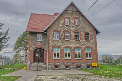 Budynek Szkoły Podstawowej im. Anny Jenke w Mrowinach