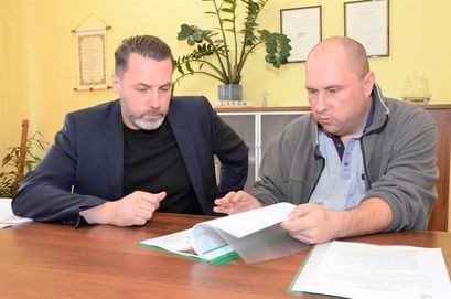 Zastępca Burmistrza Przemysław Sikora i Bogdan Mucha 