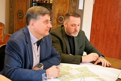 Burmistrz Leszek Michalak i zastępca burmistrza Przemysław Sikora podczas spotkania