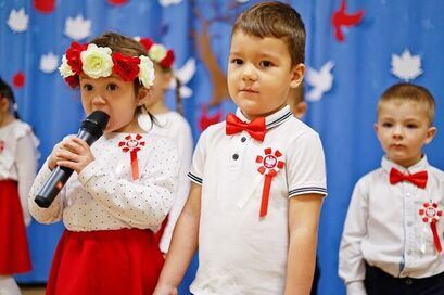 Taniec, patriotyczne pieśni i wiersze. Przedszkolaki uczciły Narodowe Święto Niepodległości