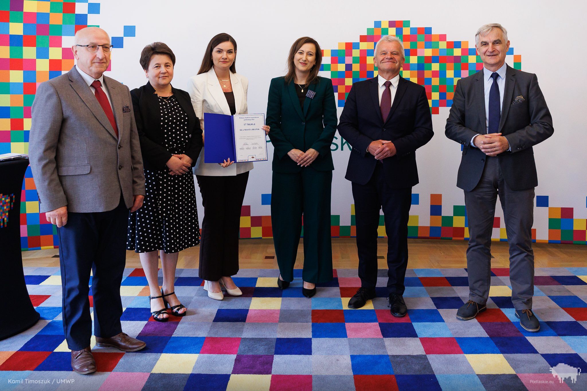 reprezentanci-miasta-bransk-oraz-urzedu-wojewodzkiego-przy-okazji-wreczenia-dofinansowania-do-projektu