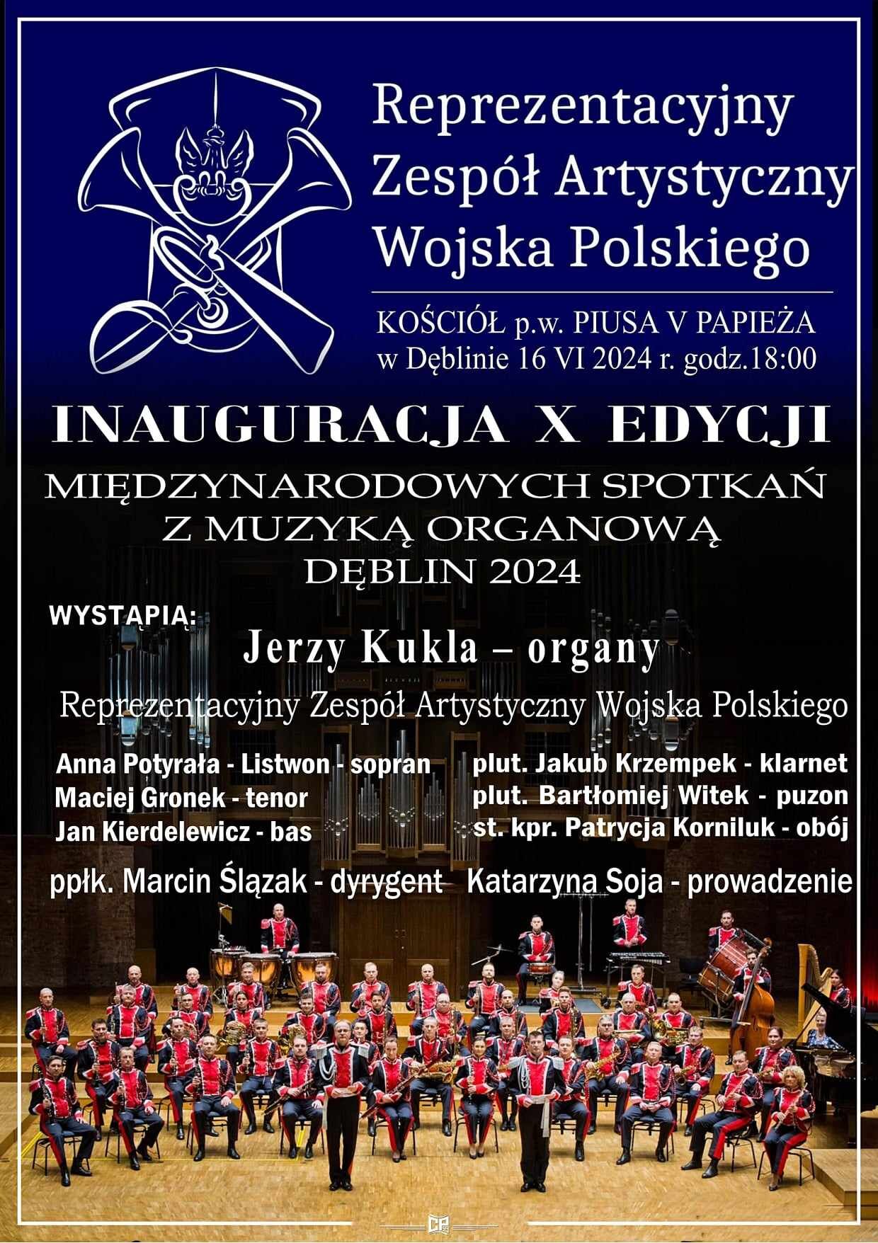 Zdjęcie przedstawia plakat informujący o koncercie "Inauguracyjnej XX Edycji z Muzyką Organową" z datą 16 kwietnia 2024 roku w Kościele p.w. Polskiego Papieża w Deblinie. Na dole znajduje się zdjęcie orkiestry wojskowej w czerwonych mundurach.
