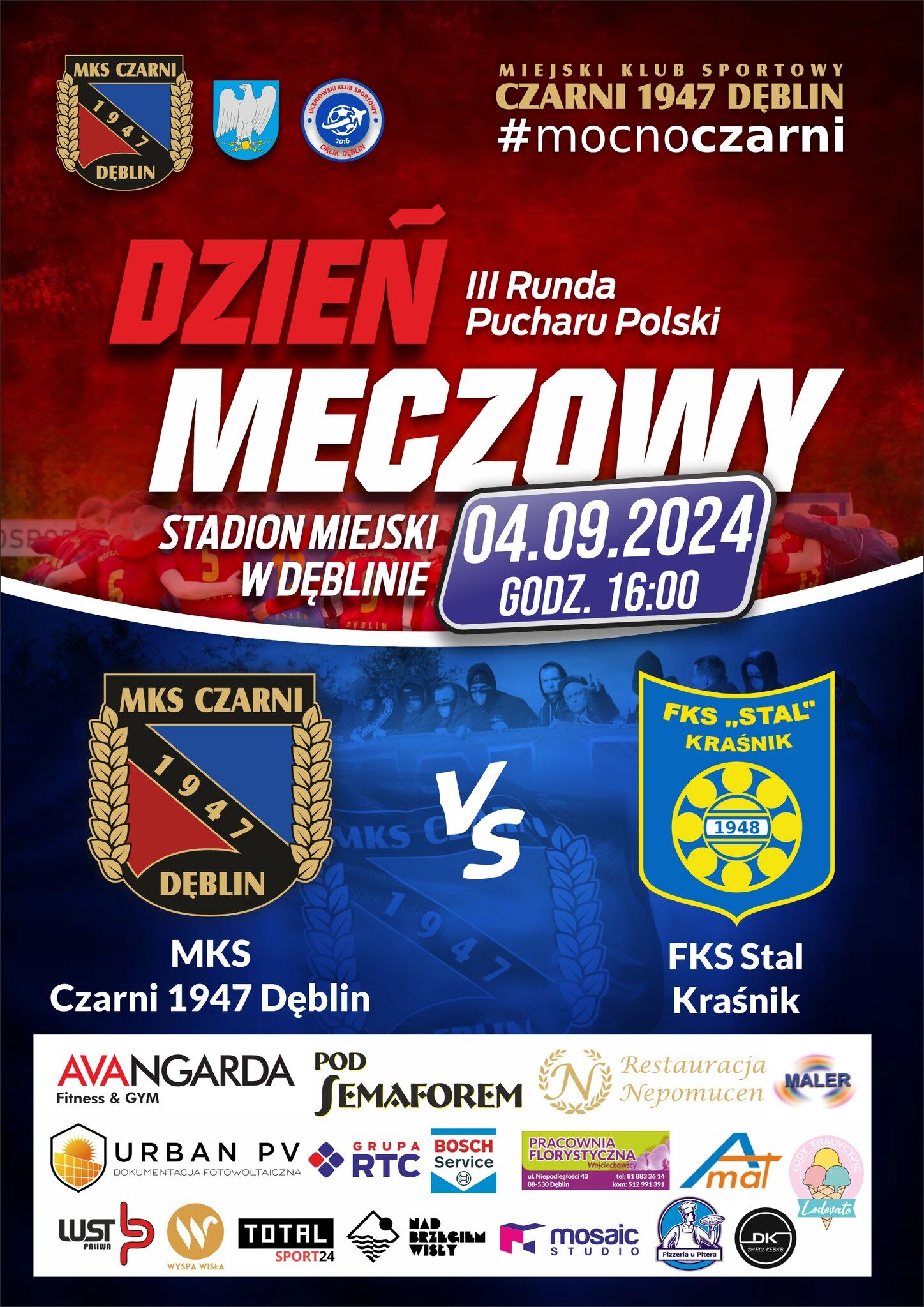 Plakat promujący mecz piłkarski między drużynami Czarni 1947 Dęblin i FKS Stal Kraśnik. Data: 04.09.2024, o 16:00, na Stadionie Miejskim w Dęblinie. Zawiera loga sponsorów i herbów obu klubów.