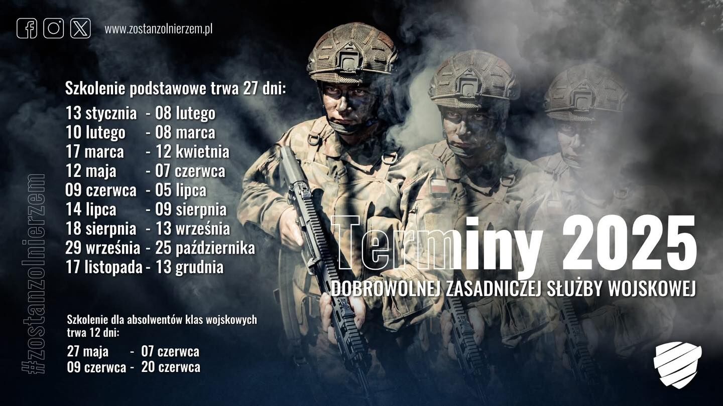 Żołnierze w mundurach i hełmach stoją na tle ciemnego dymu. Obok znajduje się lista terminów szkoleń wojskowych w 2025 roku oraz logo wojska. Tekst i grafika są wyraźne i czytelne.