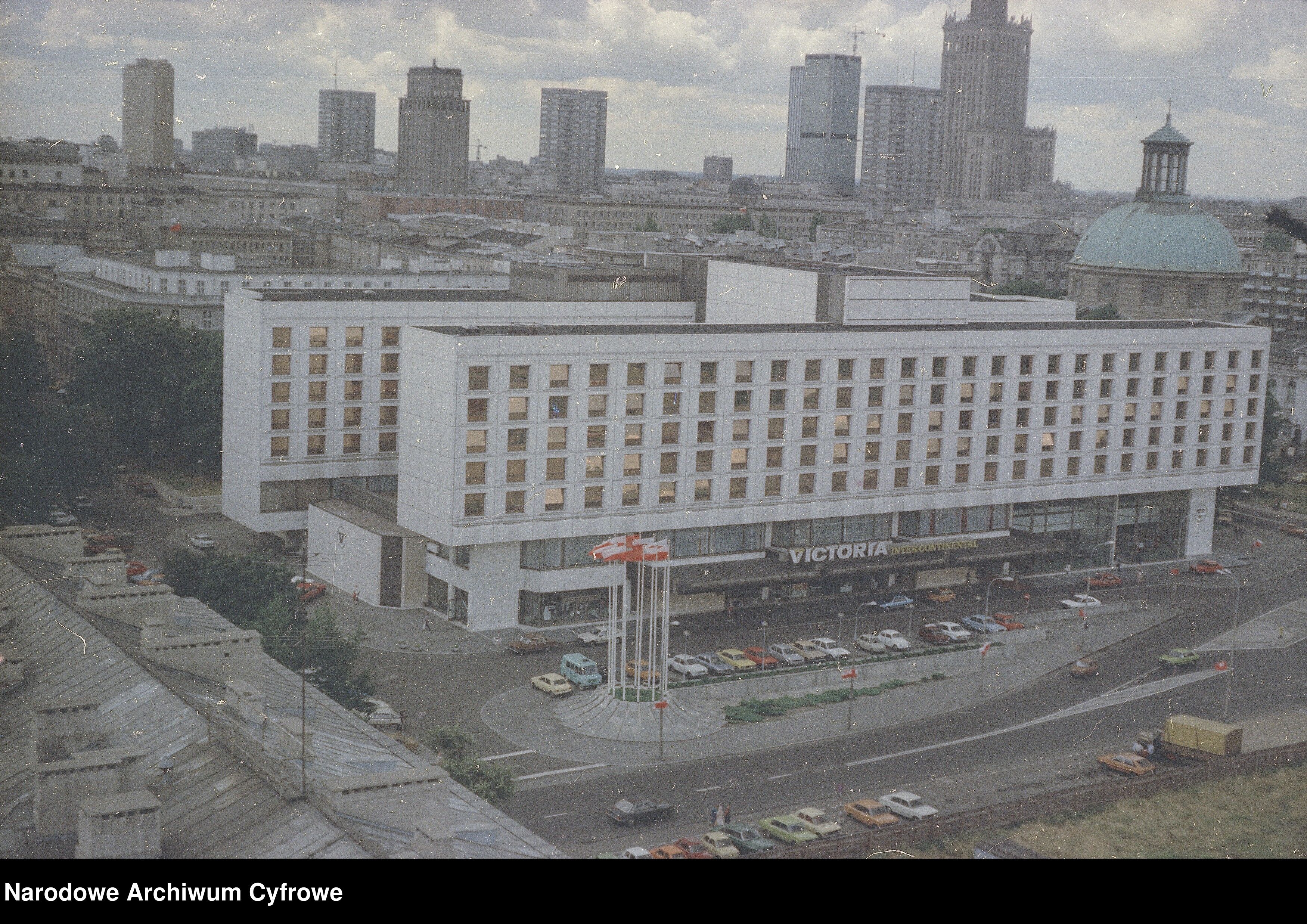 Hotel Victoria obok Forum, był przez lata jednym z najbardziej luksusowych obiektów w Polsce