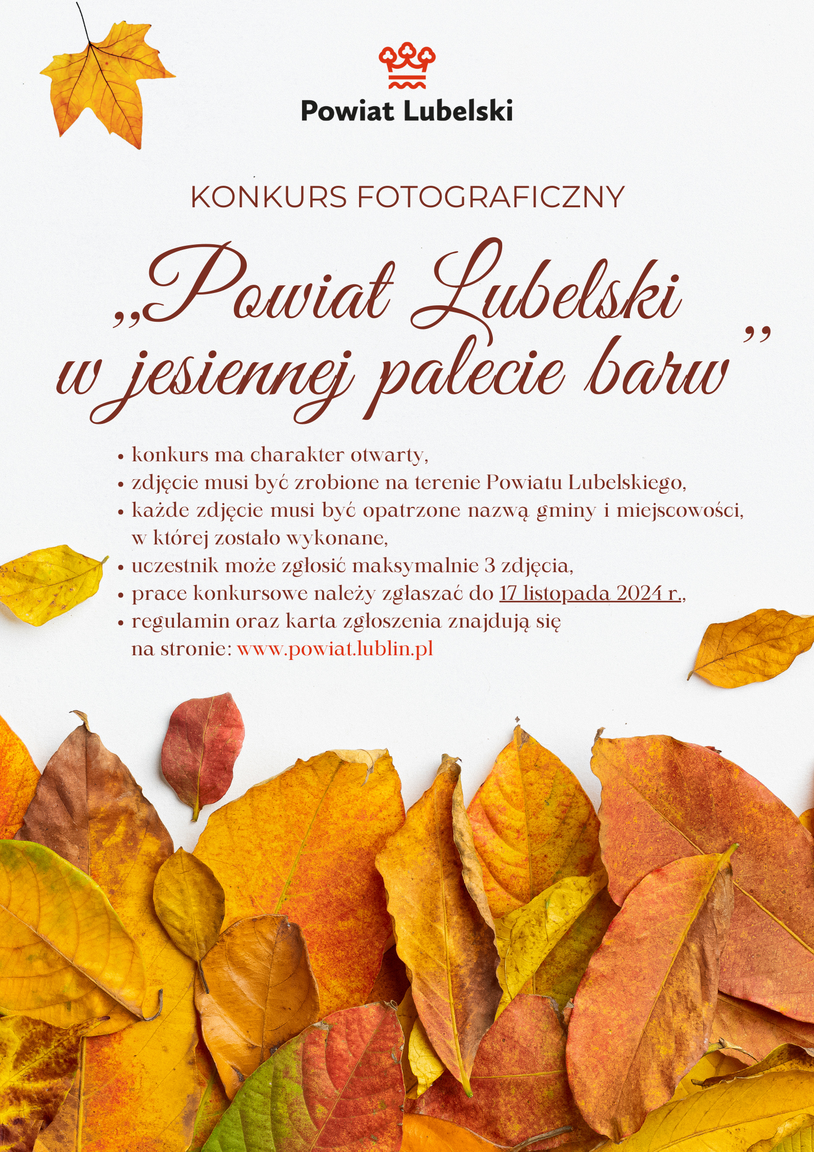 Plakat zapraszający do konkursu fotograficznego "Powiat Lubelski w jesiennych barwach" z liśćmi na tle.