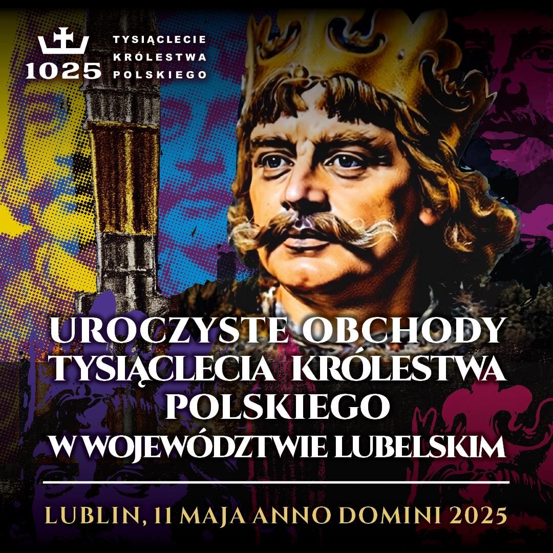Ilustracja przedstawia uroczystości z okazji 1025-lecia Królestwa Polskiego w województwie lubelskim, 2 maja 2025 roku. W tle znajduje się portret historycznej postaci na tle dekoracji z żywymi kolorami.