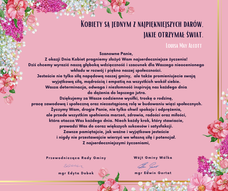 Opis alternatywny: Grafika z różowym tłem i dekoracyjnymi kwiatowymi motywami, przedstawiająca zaproszenie na chrzest z elegancką czcionką i tekstami z życzeniami oraz podpisami.