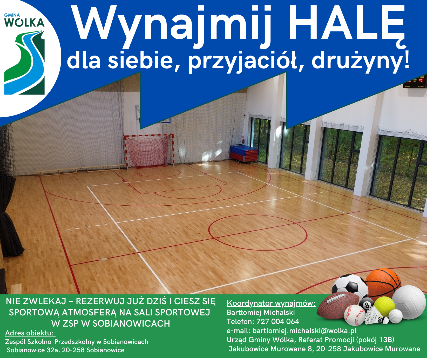 Na zdjęciu widoczna jest sala sportowa z wyraźnie oznaczoną powierzchnią do gry. Na przodzie grafiki znajdują się informacje kontaktowe oraz zachęta do wynajmu przestrzeni.