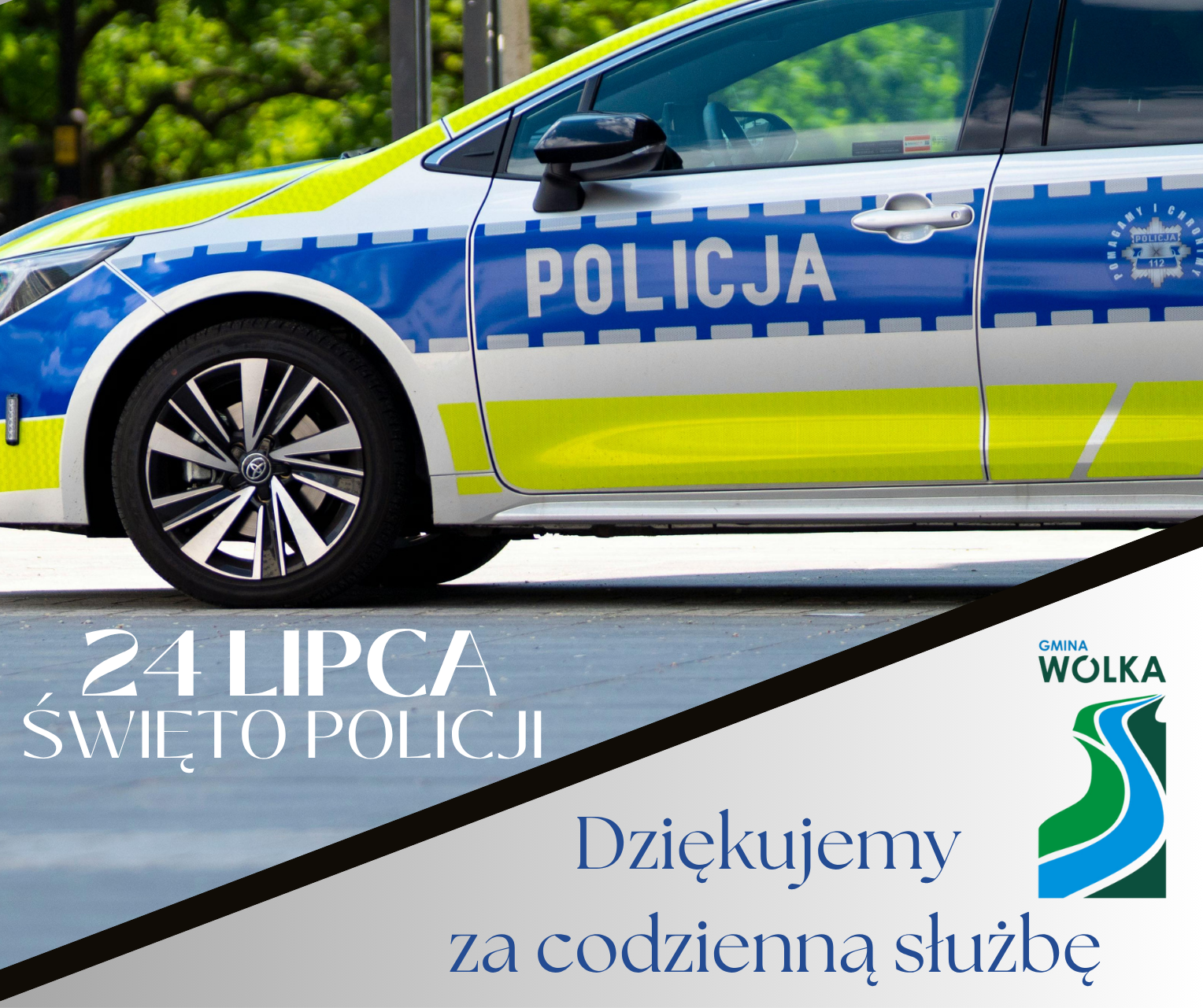 Na zdjęciu widoczne jest auto policyjne z napisem "Policja" na boku. Obok znajduje się napis "24 lipca Święto Policji" oraz "Dziękujemy za codzienną służbę", z logo gminy W&oacute;lka w rogu.