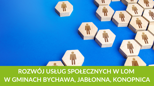 Na niebieskim tle znajdują się drewniane heksagony z ikonami ludzkich sylwetek. Na zielonym pasku umieszczono napis: "Rozwój usług społecznych w LOM w gminach Bychawa, Jabłonna, Konopnica".