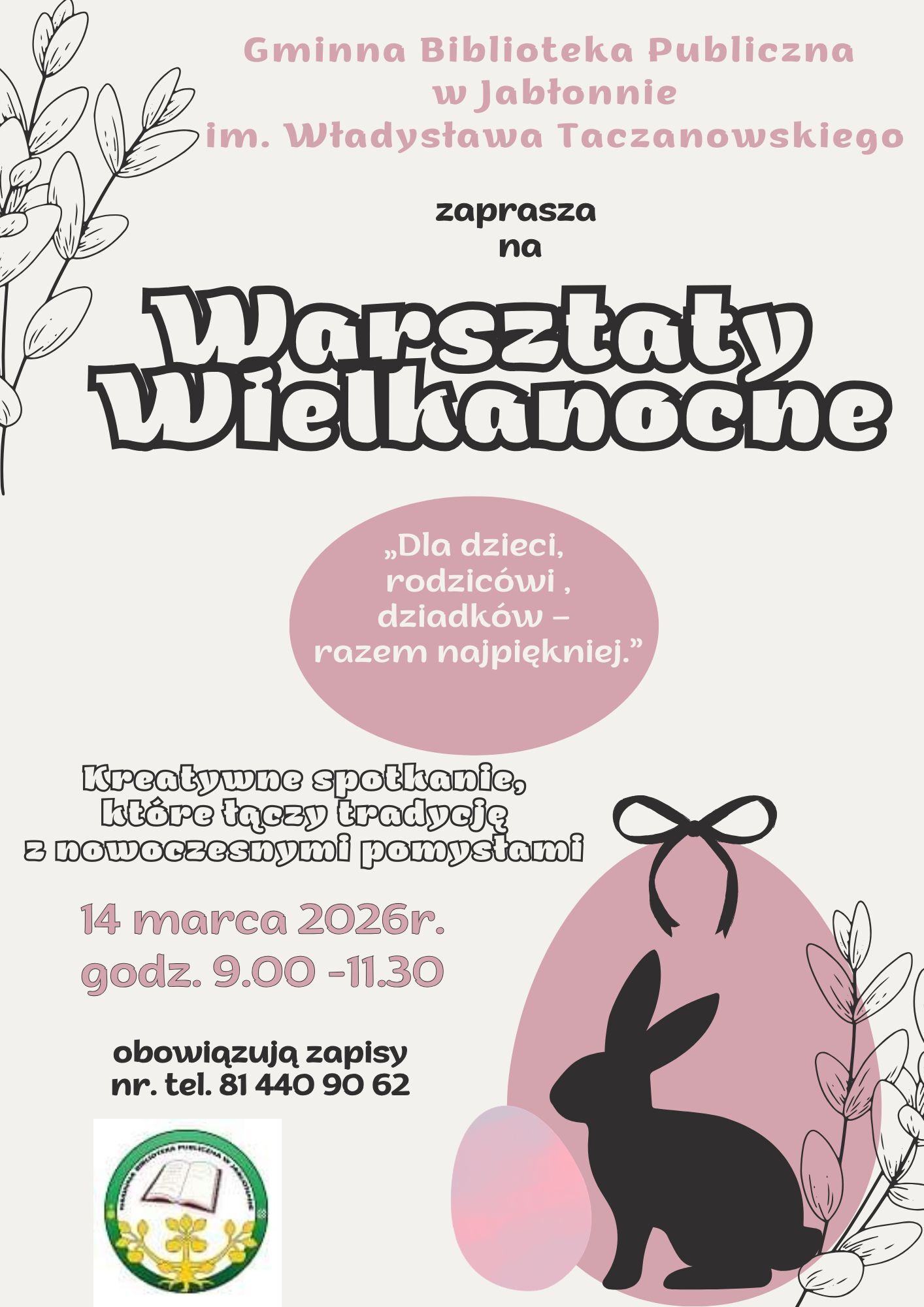 Plakat informacyjny o warsztatach wielkanocnych w bibliotece, w pastelowych kolorach (beżowe tło, różowe akcenty), z rysunkami gałązek, czarną sylwetką królika i pisanek.  Tekst na plakacie: Gminna Biblioteka Publiczna w Jabłonnie im. Władysława Taczanowskiego zaprasza na Warsztaty Wielkanocne „Dla dzieci, rodziców, dziadków – razem najpiękniej.” Kreatywne spotkanie, które łączy tradycję z nowoczesnymi pomysłami 14 marca 2026r. godz. 9.00 -11.30 obowiązują zapisy nr. tel. 81 440 90 62