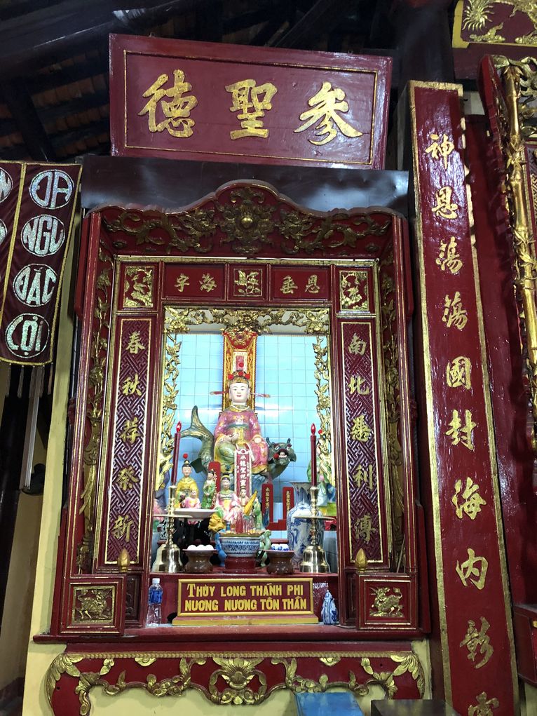Ołtarz w Van Thuy Tu