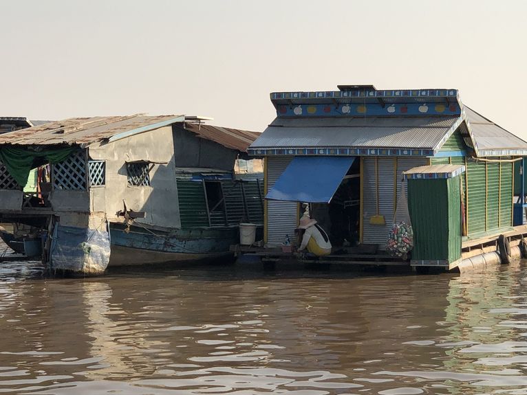 Kambodża - pływająca wioska na jeziorze Tonlé Sap