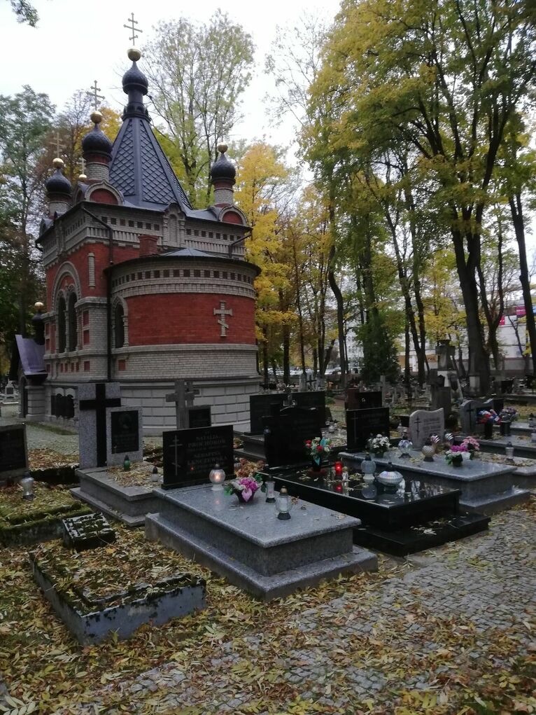 Groby są za kaplica prawosławną na cmentarzu przy ul. Lipowej w Lublinie.