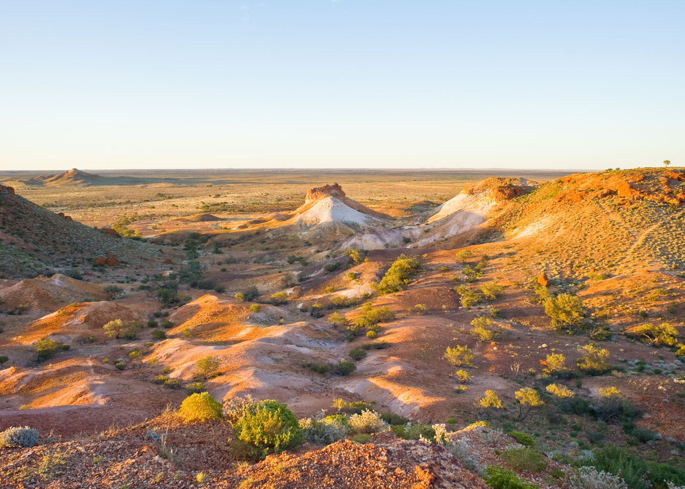 https://upload.wikimedia.org/wikipedia/commons/5/53/Coober_Pedy_-_Sunset_on_the_Breakways.jpg