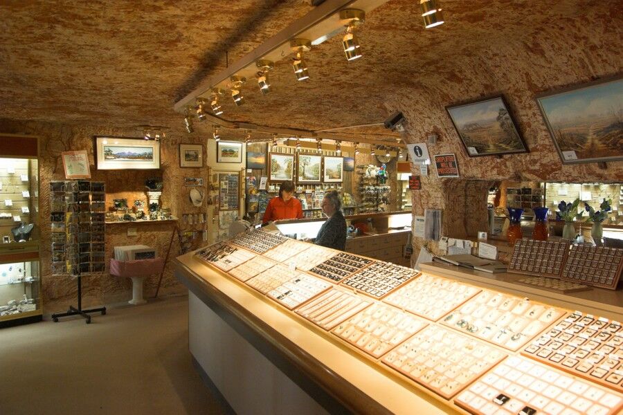 https://commons.wikimedia.org/wiki/File:Coober_Pedy_-_Inside_jewelry_shop.jpg