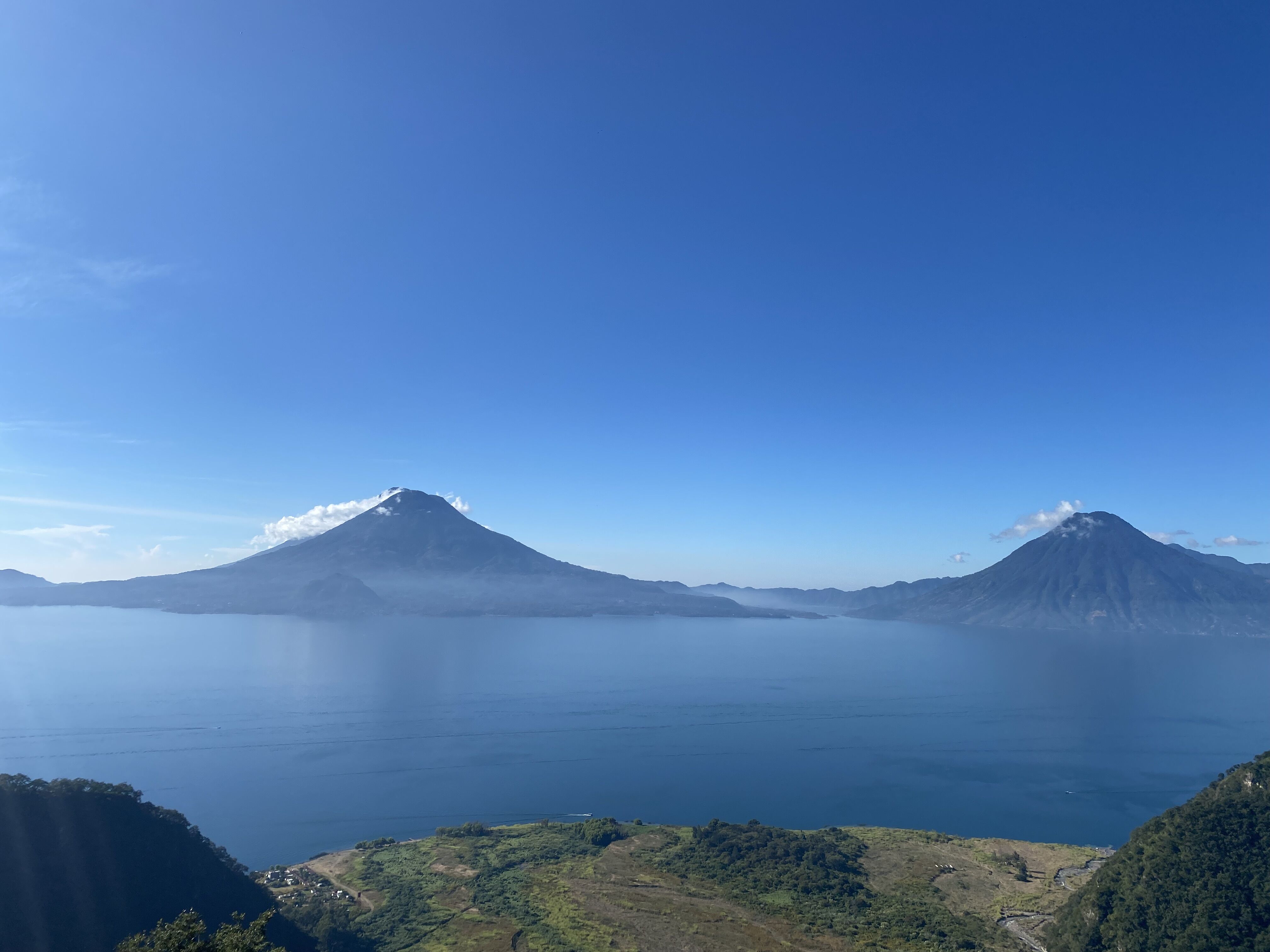 Jezioro Atitlan. To tu dziś mieszkają Majowie.