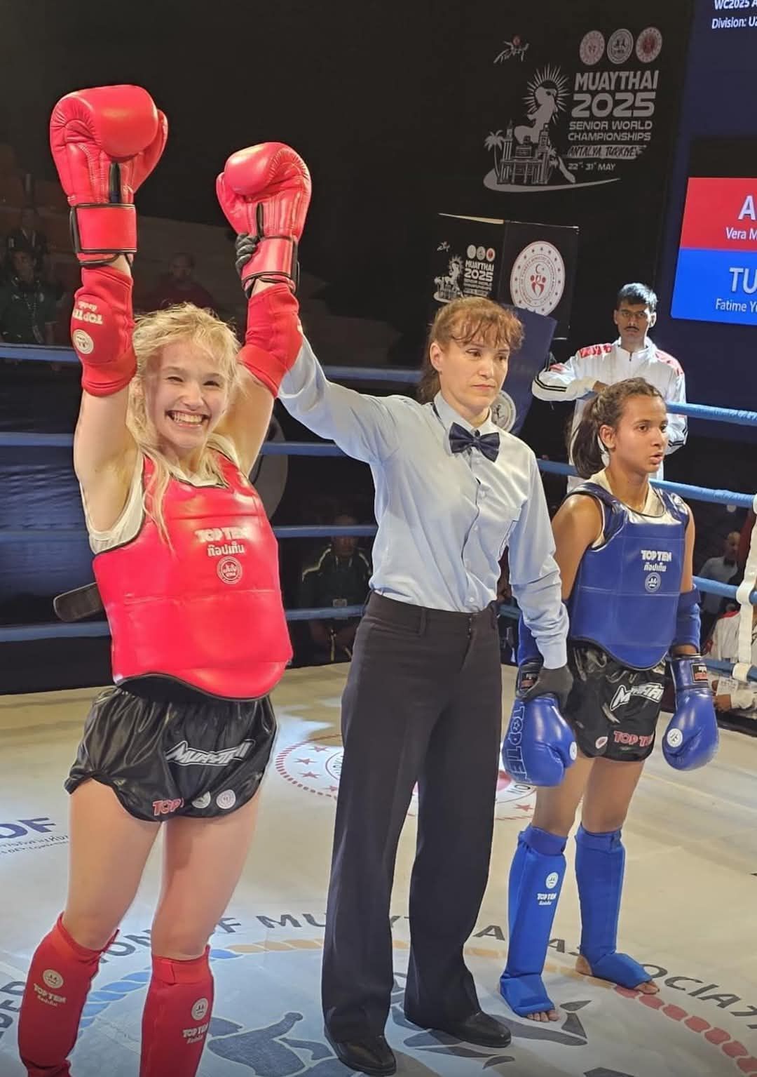 Na szczególne uznanie zasługuje również sztab szkoleniowy, trener i jednocześnie tata zawodniczki, Piotr Nasulewicz, oraz mama, Małgorzata Nasulewicz, którzy od lat wspierają rozwój kariery Nikoli i są częścią jej sukcesu.  Gmina Opoczno z dumą patrzy na osiągnięcia swojej utalentowanej reprezentantki, która godnie reprezentuje lokalną społeczność na arenie międzynarodowej.  Nikolo – jesteś inspiracją dla młodych sportowców. Życzymy dalszych sukcesów, wytrwałości i kolejnych zwycięstw na światowych ringach.