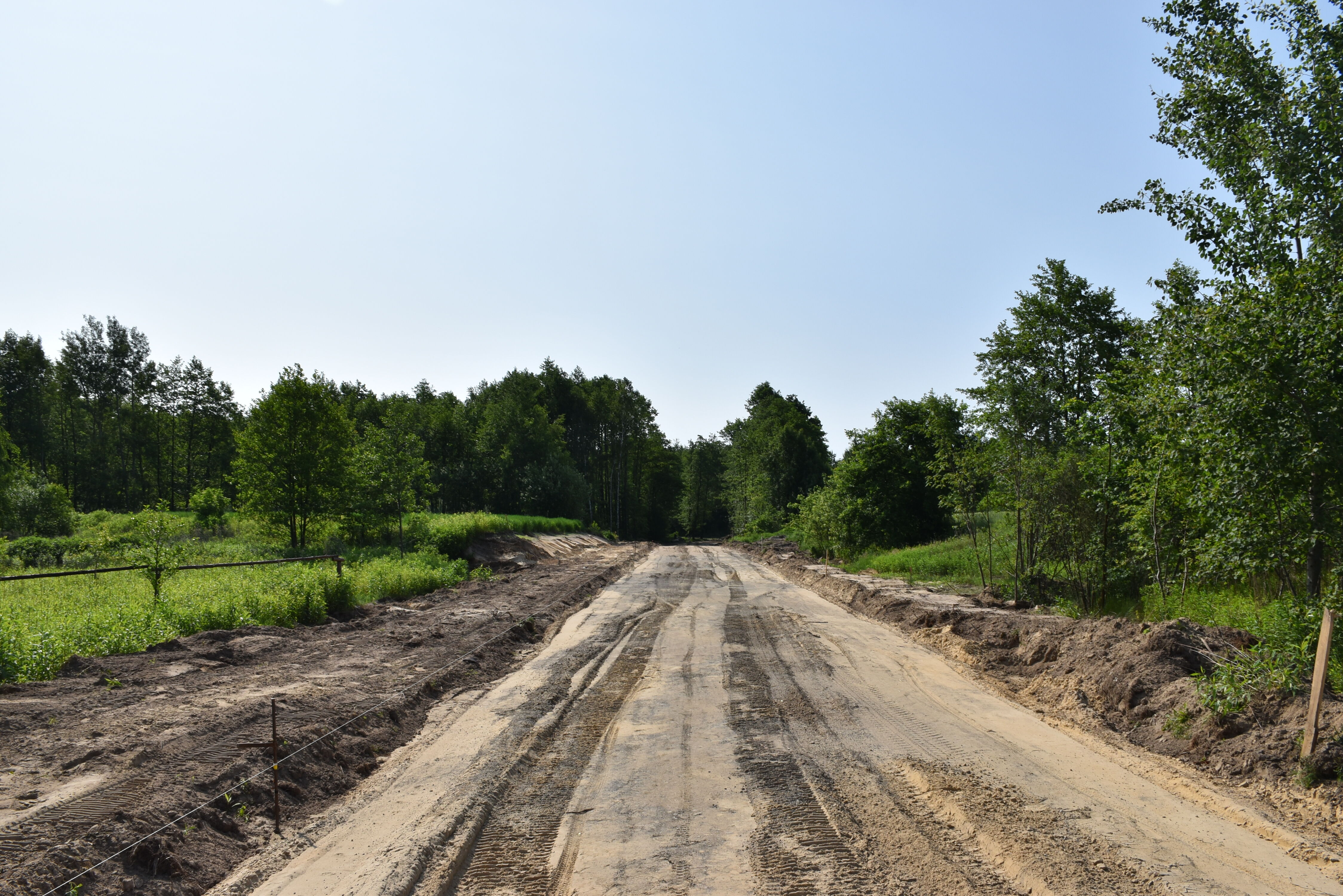 Budowa i rozbudowa ciągu dróg gminnych pomiędzy miejscowościami Dąbrówka i Potok Górny