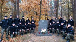 Kaliscy licealiści w akcji „Szkoła pamięta”