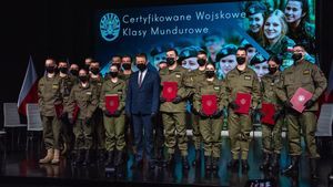 Kadeci otrzymali certyfikaty od Ministra Obrony Narodowej