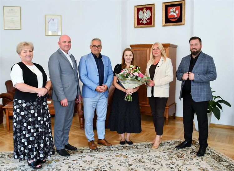 Zarząd Powiatu Puławskiego z dyrektor Powiatowej Biblioteki Publicznej w Puławach