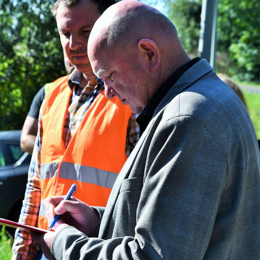 Podpisanie protokołu przekazania drogi, ludzie