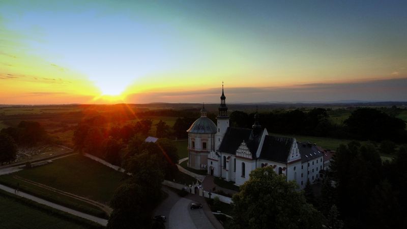 - lukasz_ciechanowski_-_sanktuarium_matki_bozej_loretanskiej_w_piotrkowicach__wyroznienie_.jpg