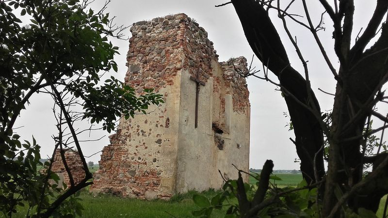 - magdalena_wolicka_-_ruiny_kaplicy_loretanskiej_w_skrzebowej__iii_miejsce_.jpg