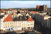 Panorama miasta z Wieży Targowej na  wschodnią stronę Rynku i kościół p.w.  św. Apostołów Piotrac