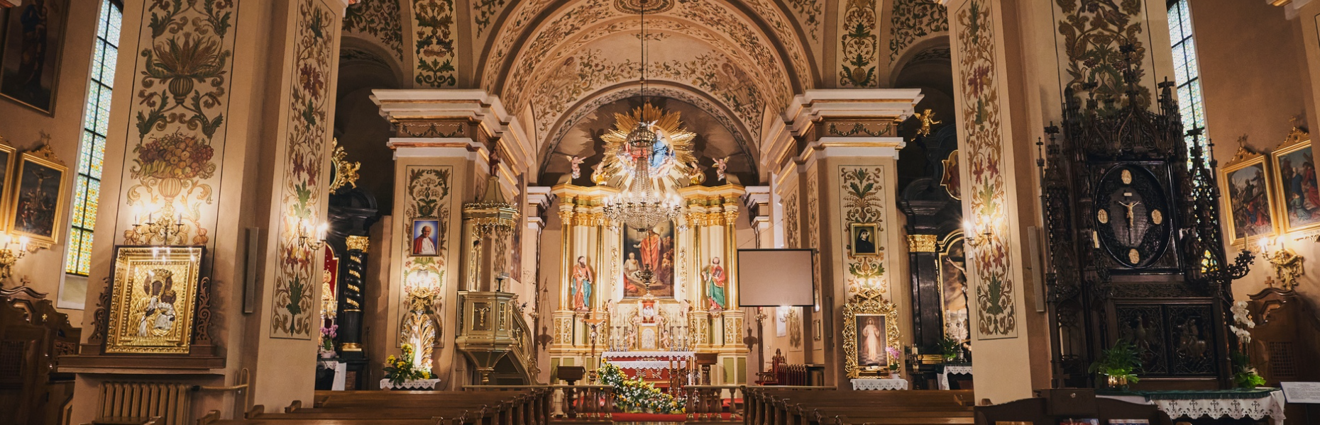 Zdjęcie wnętrza kościoła w Świątnikach Górnych