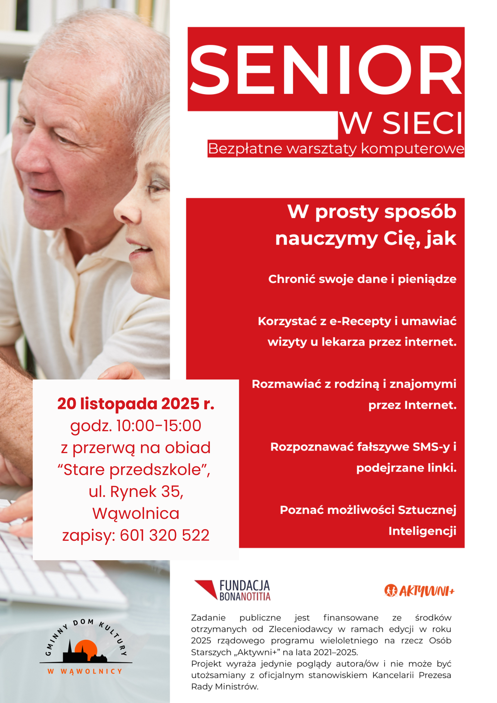 Seniorzy z uśmiechem przy komputerze. Plakat promujący bezpłatne warsztaty komputerowe "Senior w sieci", 20 listopada 2025, Wąwolnica. Warsztaty dotyczą bezpieczeństwa online i komunikacji. Kontakt: 601 320 522.