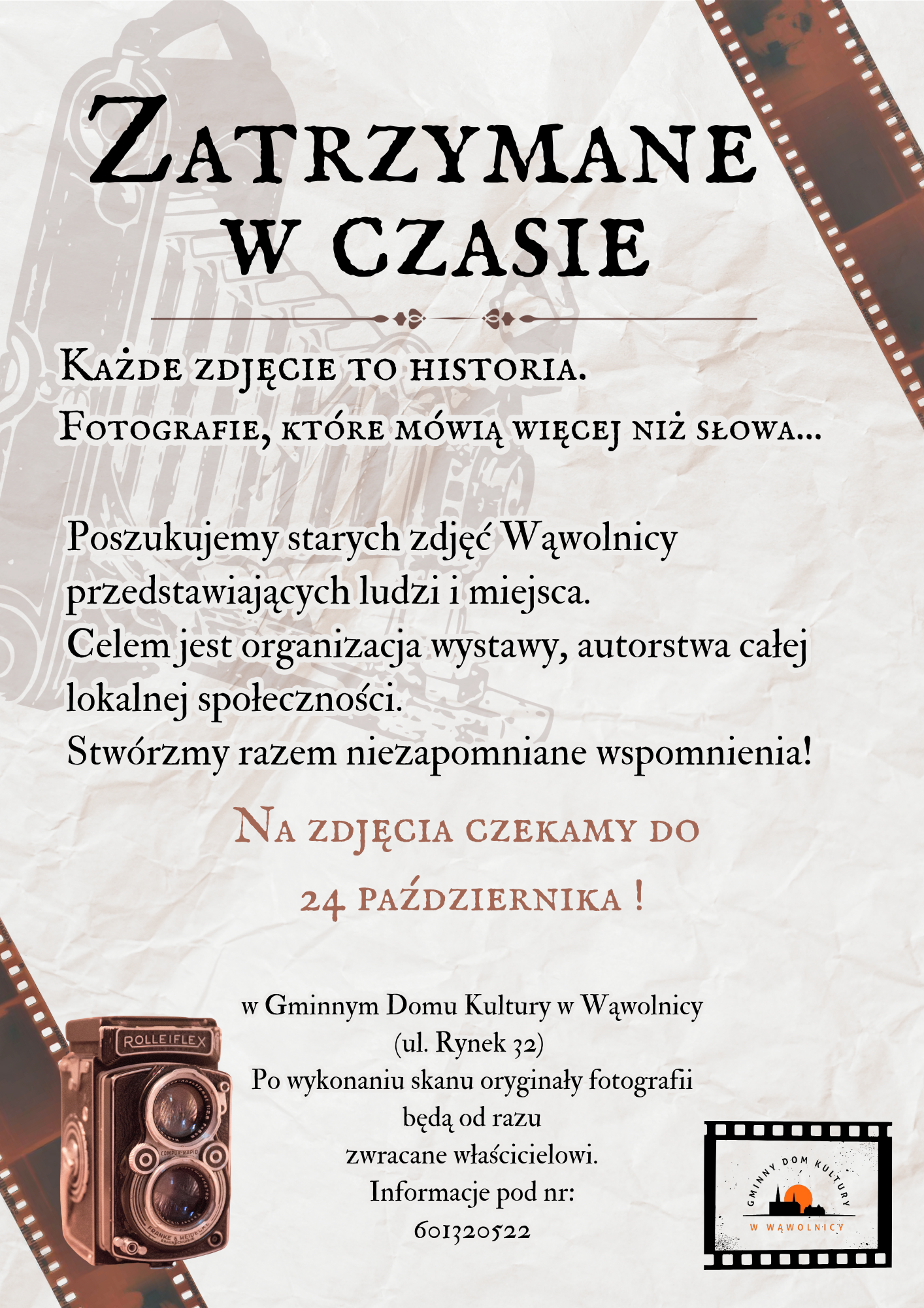 Plakat promujący zbiórkę starych zdjęć do wystawy "Zatrzymane w czasie" w Wąwolnicy. Ozdobiony grafiką aparatu i taśmy filmowej, zawiera szczegóły kontaktowe oraz termin przesyłania zdjęć do 24 października.