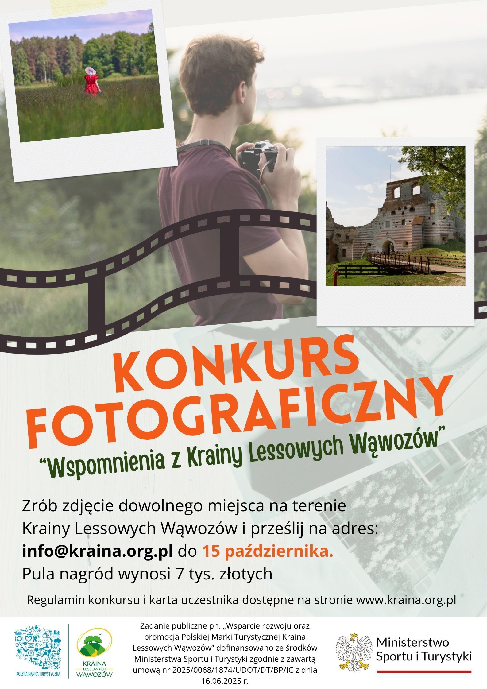 Organizatorami konkursu są Polska Marka Turystyczna "Kraina Lessowych Wąwozów" i Ministerstwo Sportu i Turystyki. Zdjęcie przedstawia mężczyznę z aparatem oraz zamek.