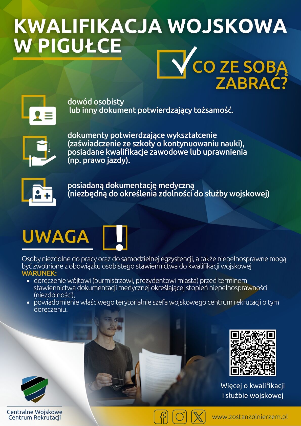 Plakat informacyjny dotyczący kwalifikacji wojskowej. Zawiera listę dokument&oacute;w do zabrania, ostrzeżenie o wymaganiach zdrowotnych, kontakty do Centralnego Wojskowego Centrum Rekrutacji oraz odsyłacz do strony internetowej.